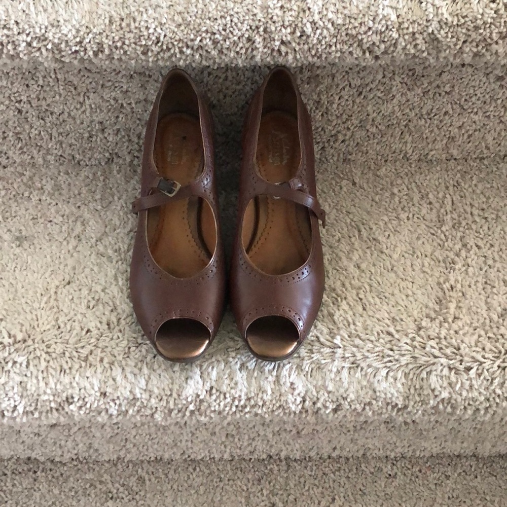 Classic peep toes!